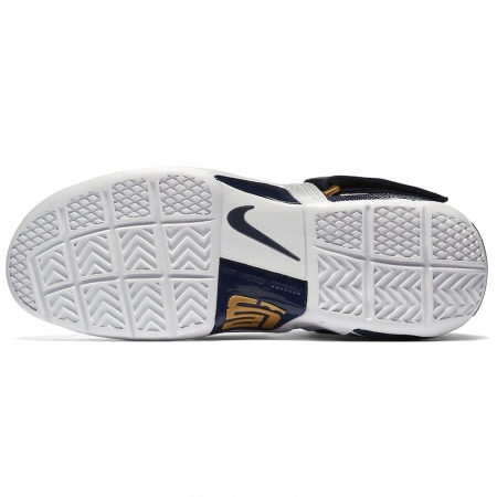 Nike LeBron Zoom Soldier 1