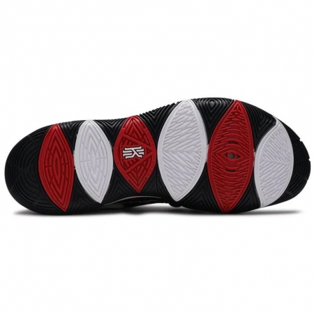 Nike Kyrie 5 Sneaker Room Mom