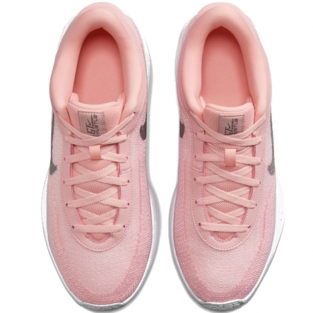 Nike G.T. Hustle Academy